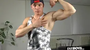 Larrys Ripped Physique On Full Display – Horny Twink Strips Naked for Workout Fun –