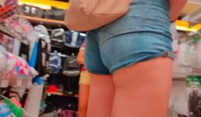 candid perfect teen ass in shorts