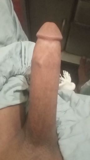 Any unmarried girls, married women, single women, or gay men who want to get fucked can contact me.