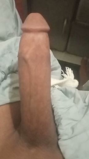 Any unmarried girls, married women, single women, or gay men who want to get fucked can contact me.