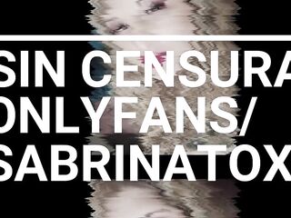 Apoyada en el gimnasio