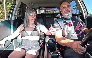 Nana fontanelli a mae de julia fontanelli entrou na carona e levou ferro e gozada dentro