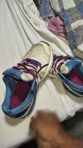 Asics fucking and cum inside