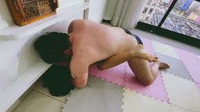 Fat and strong guy against skinny girl - The first time ever a guy makes me tap on a vídeo!