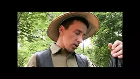 Busty MILF neemt grote lul in haar kont en slikken sperma
