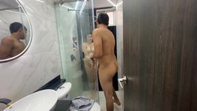 My Stepbrother Sees Me While I Shower and I Invite Him to Put His Delicious Cock in My Juicy Ass, Until I Cream It