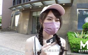 She's a skinny teen, but Shu Ke Xin knows how to please