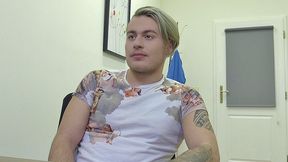 Amateur dude with sexy tattoos gets fucked orally
