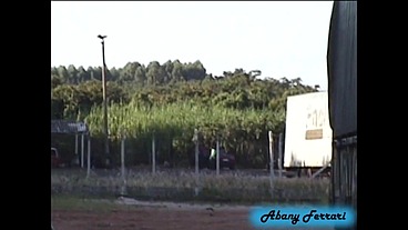 Fazendo Sexo com um Caminhoneiro e Mostrando a Buceta na Rodovia