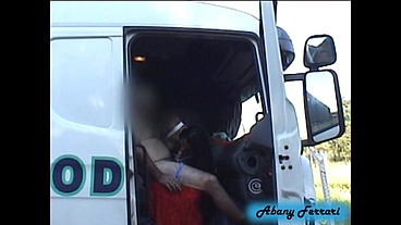 Fazendo Sexo com um Caminhoneiro e Mostrando a Buceta na Rodovia