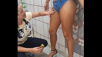 Bastidores: Lidy Silva Diretora Ela Hotwife Official &oacute_leo no corpo da gostosa