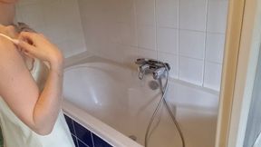 Lina Roselina’s Showerhead Orgasm Bath