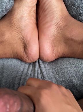 BBC cumshot on his own feet