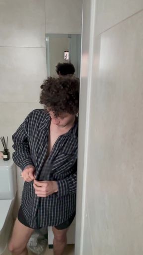 Harry_jen  Cute Twink Takes a Shower and Cums