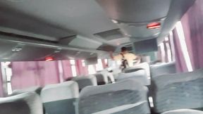 le hago la mejor mamada del mundo amateur a mi hijastro en el autobus, soy su madrastra colegiala teen puta, sexo real casero amateur.