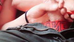 le hago la mejor mamada del mundo amateur a mi hijastro en el autobus, soy su madrastra colegiala teen puta, sexo real casero amateur.