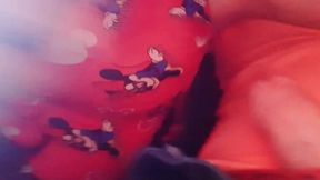 le hago la mejor mamada del mundo amateur a mi hijastro en el autobus, soy su madrastra colegiala teen puta, sexo real casero amateur.