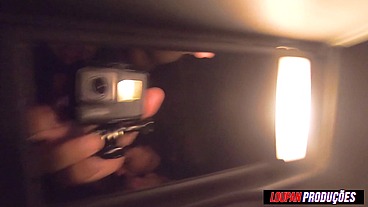 SAFADA engolindo gozo no carro - Carona Erotica - Elisa Sanches - Loupan Produções