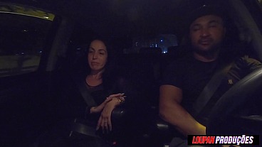 SAFADA engolindo gozo no carro - Carona Erotica - Elisa Sanches - Loupan Produções