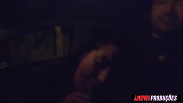 SAFADA engolindo gozo no carro - Carona Erotica - Elisa Sanches - Loupan Produções