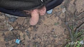 estava andando na trilha de pau duro, apareceu um carinha querendo pica. meti nele gostoso.