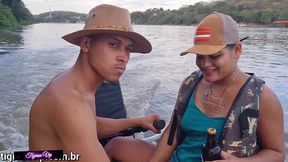 tigresavip e miia tallia saem com dois guia de pesca pois acabaram todos fazendo sexo ali mesmo no rio e terminaram na casa da tigresa (parte1)