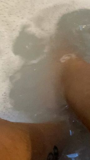 Feet Peek a Boo Bubble Bath