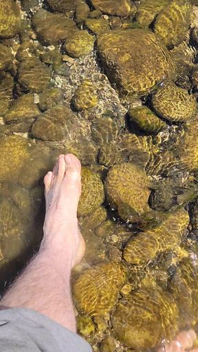 Barefoot Trough The River. May 2026.