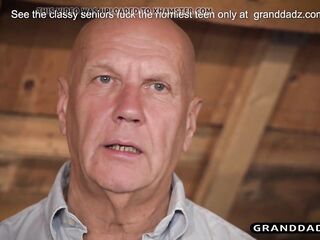 teen gets lascivious when this chab sees older man cleaning