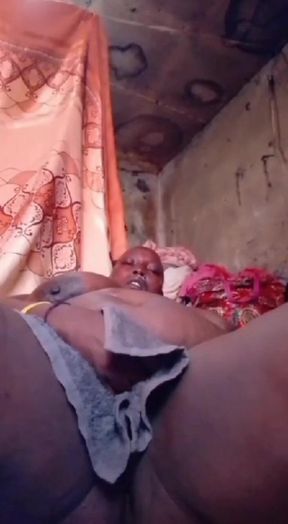 Viral Kenyan Fat Mature Woman Masturbating Her Pussy
