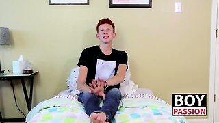 Twink Dylan Mermaid takes a break to jerk it off for fans