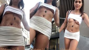 ballade en ville en micro top et micro jupe