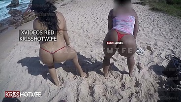Fui Flagrada Fazendo Topless e Masturbando o Realizador Baiano Na Praia Pública