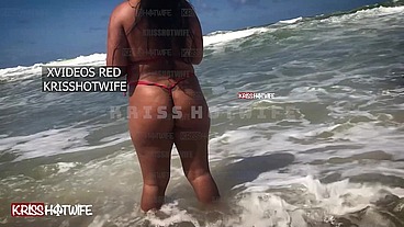 Fui Flagrada Fazendo Topless e Masturbando o Realizador Baiano Na Praia Pública