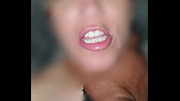 Hotwife  dando o cuzinho e gravando para o marido corno assistir em casa.