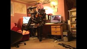 Roxina2008TrannyFetishRoom020908XL.WMV