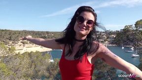 Lustful hussy energizing outdoor xxx scene