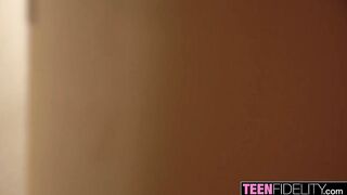 Fan Service Has New Meaning With Daphne Dare