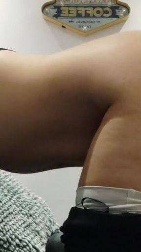 Spectacular moment from "THE JEFA did it with its employee in the lobby!!"