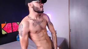 Liam hombre desnudo en mi cama muy caliente masturb&aacute_ndose hasta correrse