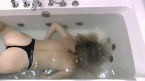 Dive into the tub with the head forward WMV FULL HD 1080p