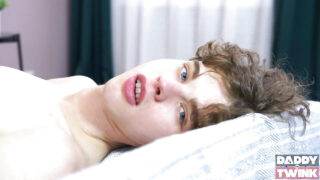 Masturbação, ejaculação, sem camisinha, lambendo, papai &#8211; filme fetichista do jovem Dmitry Osten e Nick Moon, com pau grande sendo fodido no cu