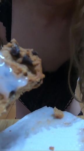 Red Lips Cum on Cookie Eating