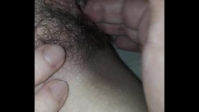 Meu corninho gosta de me masturbar todos os dias depois que chega do trabalho e eu fico toda molhadinha.