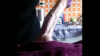 Riesen Dildo tief rein