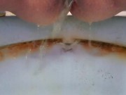 トイレで自撮り。オシッコかけられた気分になる？
