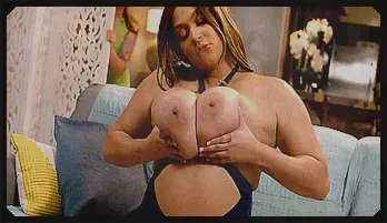 Siri Dahl Teases Ebony Babe with Seductive Moves - MILF Scene