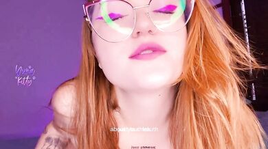 Hot big ass makes you suck your tight pussy and cum in your mouth - JOI in Portuguese