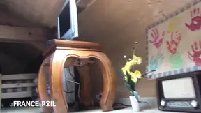 Wanhopige stiefzus probeert de indrukwekkende mannelijkheid van de grote broer.