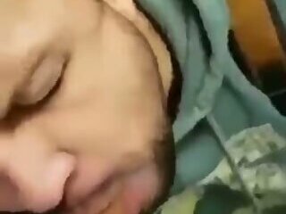 Bebendo a porra de 3 putos (drinking cum)